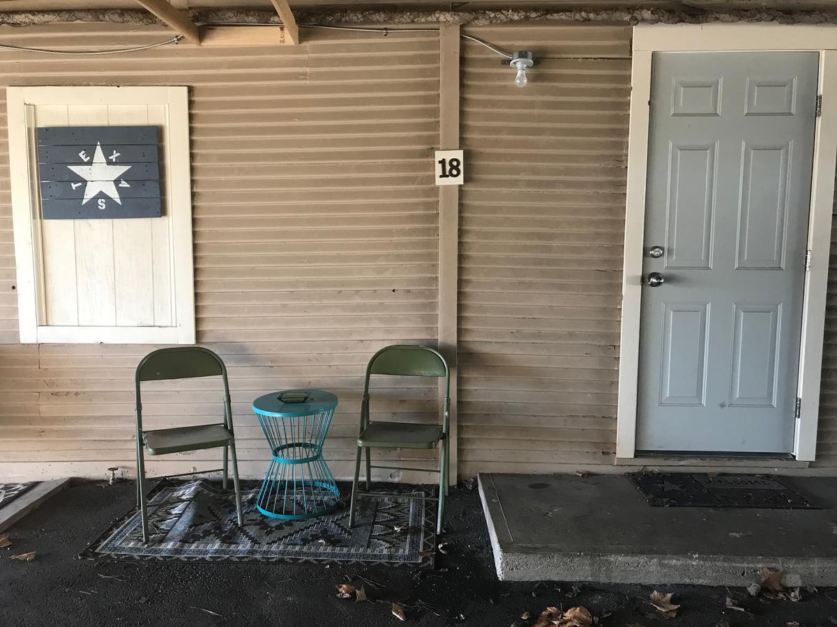 Kitsmiller On Main Motel *